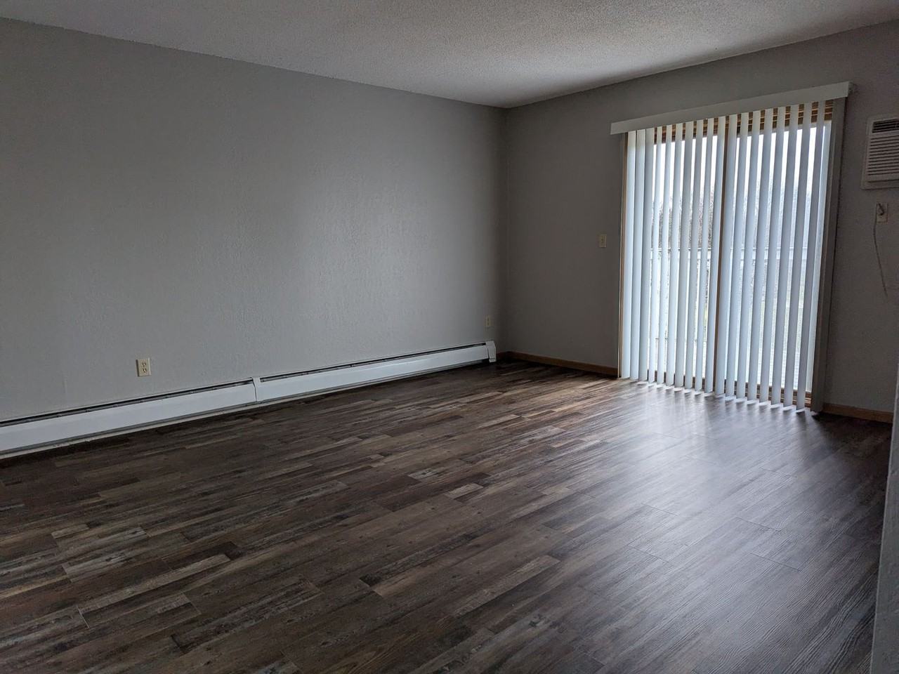 Woodcrest Apartments - Photo 4 of 9