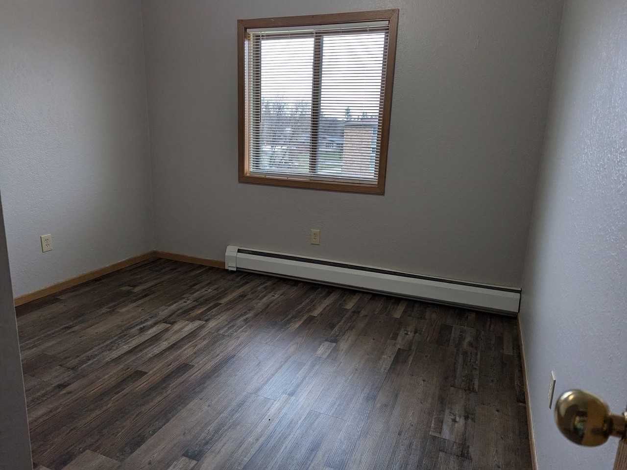 Woodcrest Apartments - Photo 7 of 9