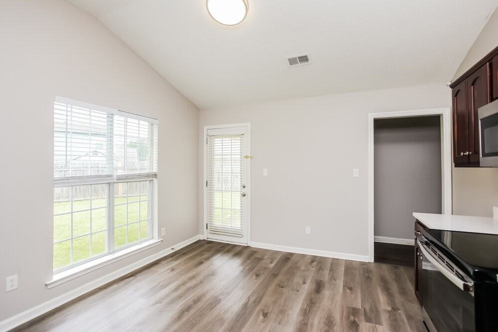 10218 Cottage Oaks Cv - Photo 5 of 16