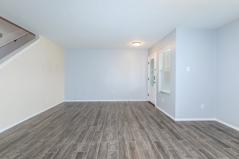302 Falling Pine Dr - Photo 4 of 17