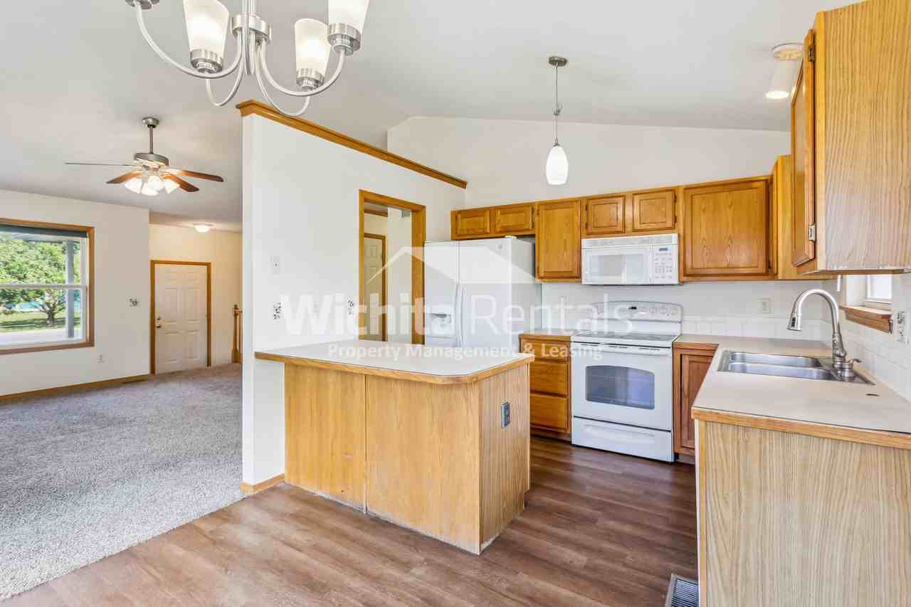 4052 Farmstead St - Photo 3 of 14