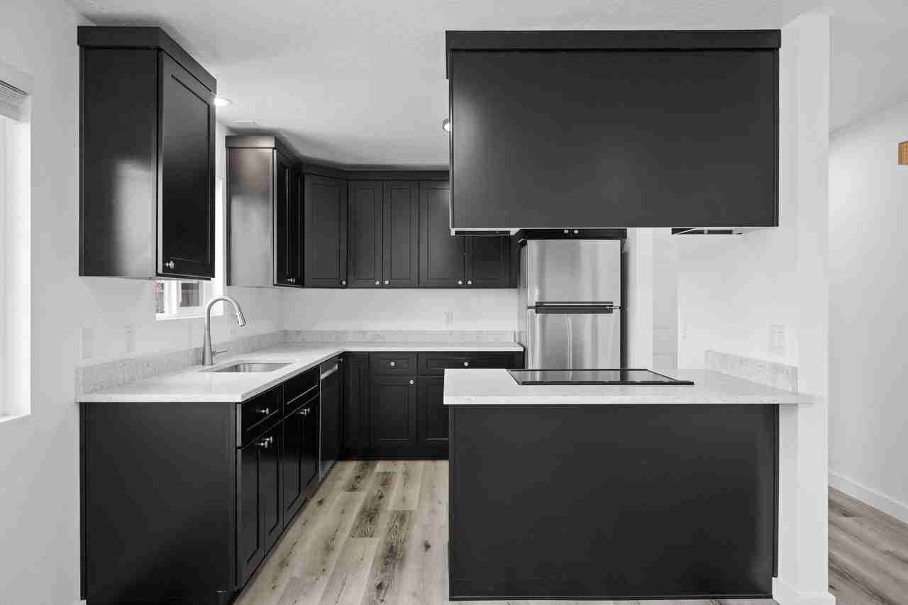 Monico Apartments - Photo 4 of 34