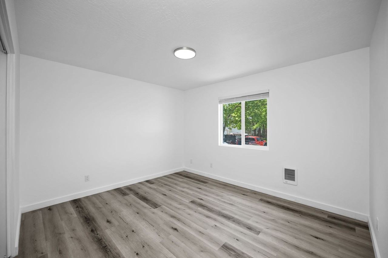 Monico Apartments - Photo 6 of 34
