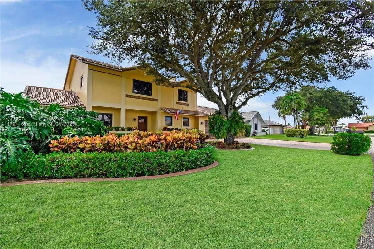 14950 Featherstone Way - Photo 2 of 36