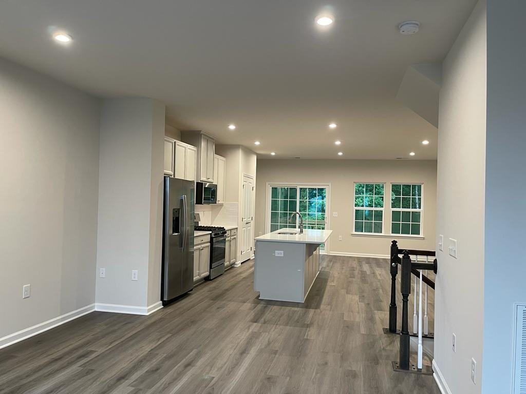 1038 Romeria Dr - Photo 3 of 31