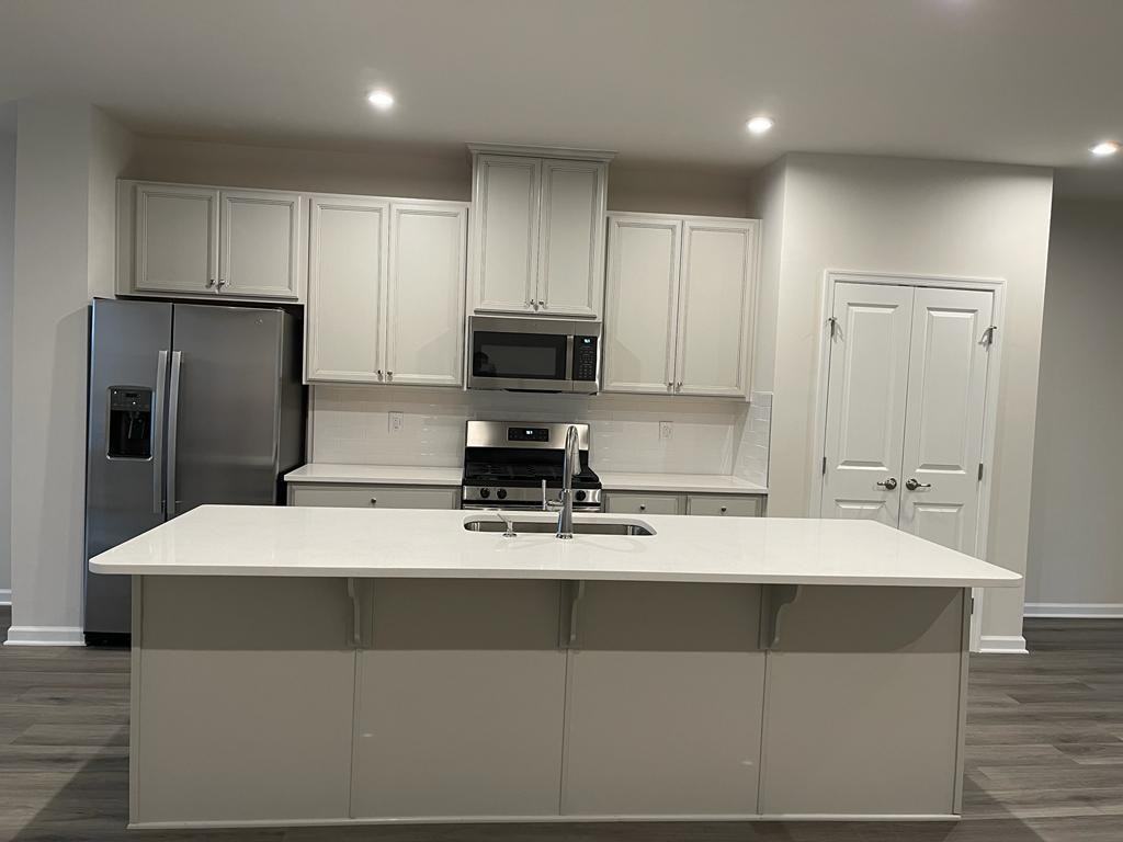 1038 Romeria Dr - Photo 5 of 31