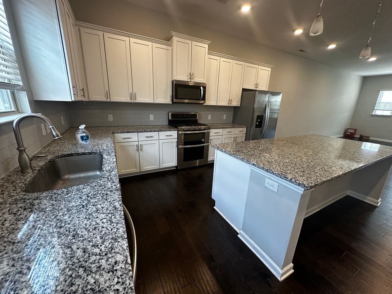 1245 Whitby Moore St - Photo 2 of 16