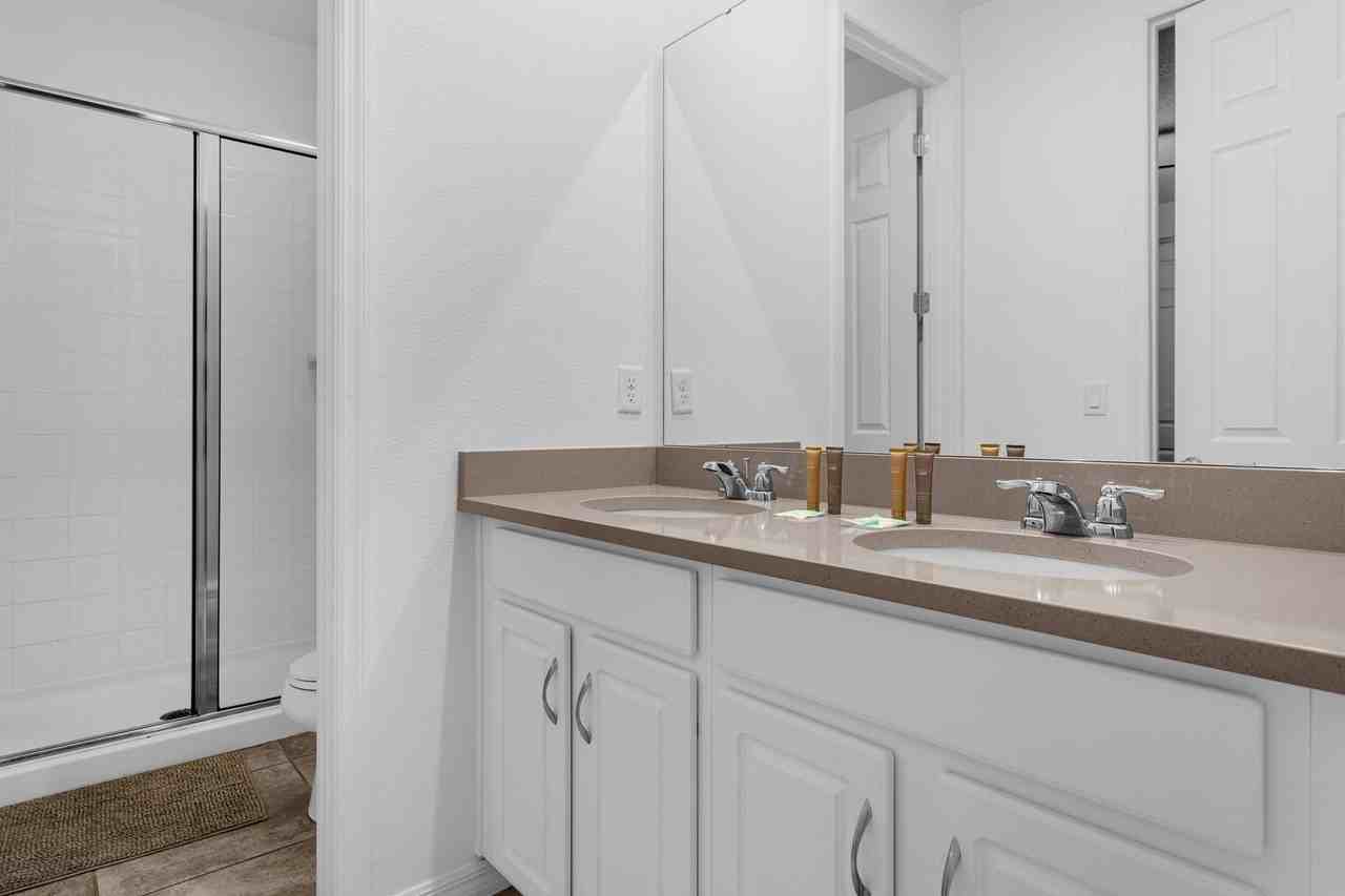 8906 Caroline Bay Ct - Photo 3 of 18