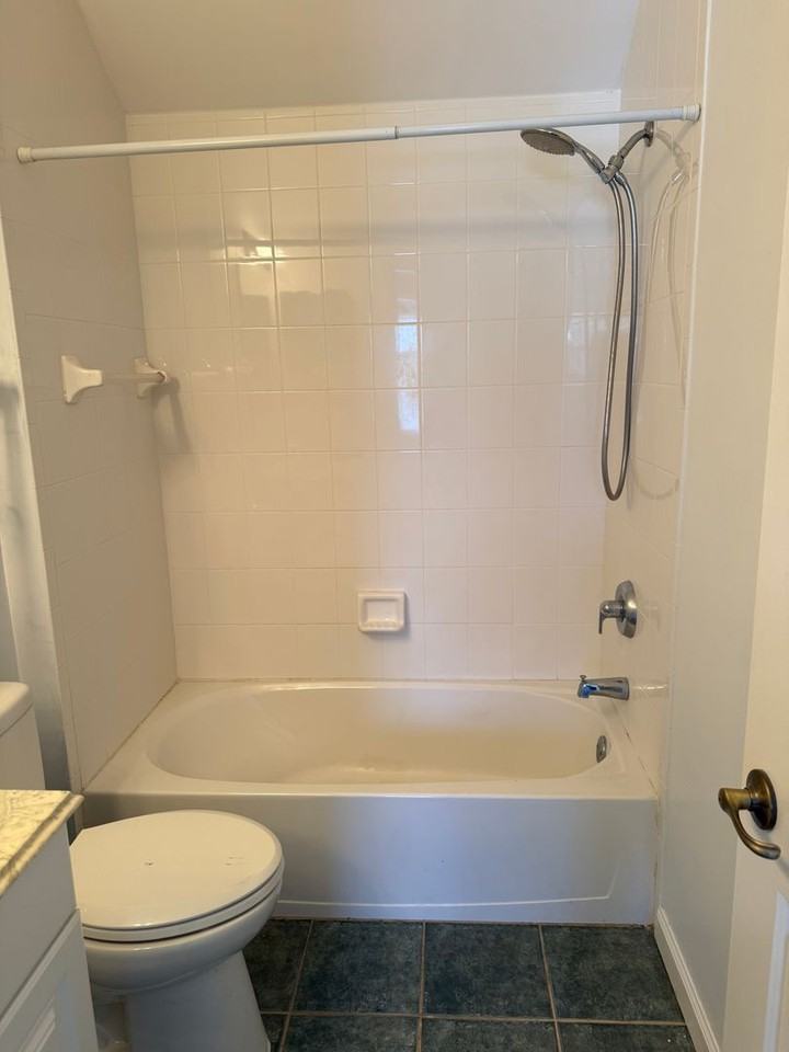 221 Eastpark Dr - Photo 5 of 8