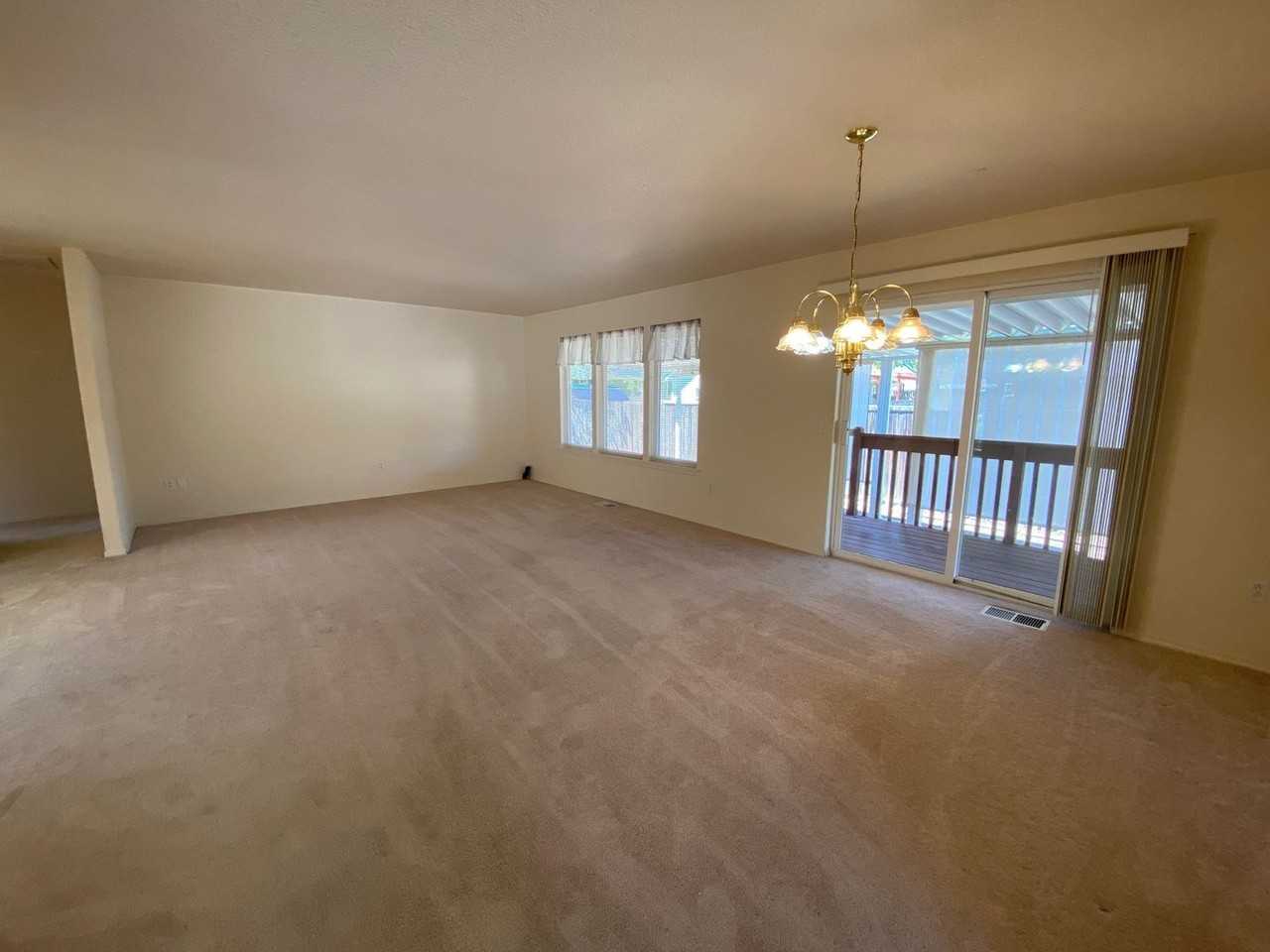 133 Emerald St - Photo 2 of 13