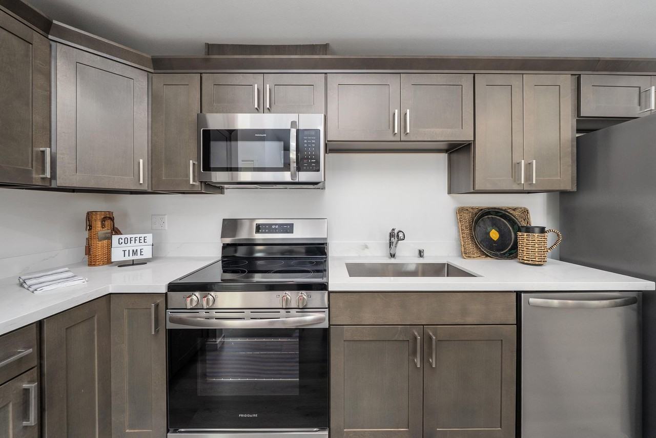 Blueberry Apartments - Photo 4 of 50