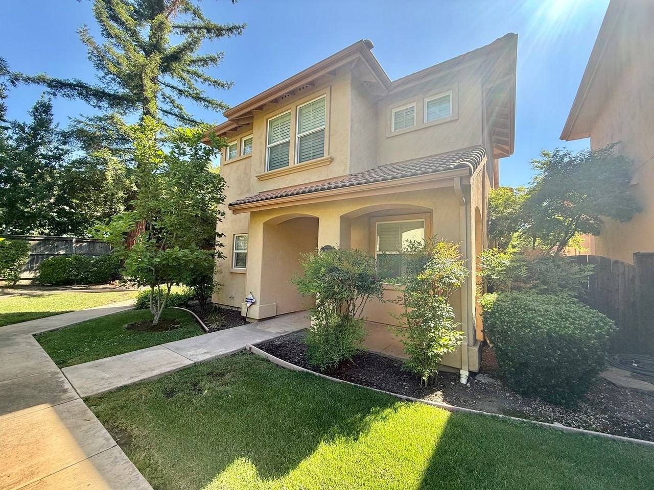 2043 Catalina Dr - Photo 2 of 36