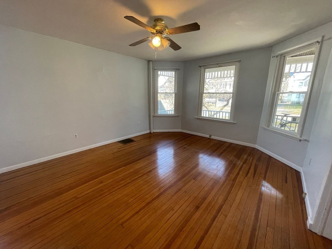 26 Livingston Ave - Photo 2 of 19