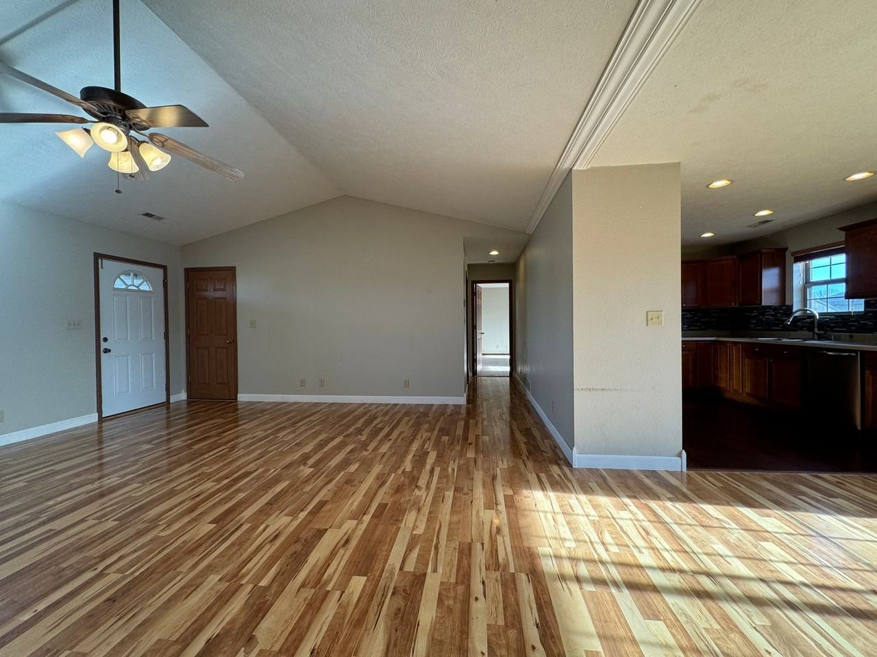 119 La Vista Dr - Photo 3 of 24