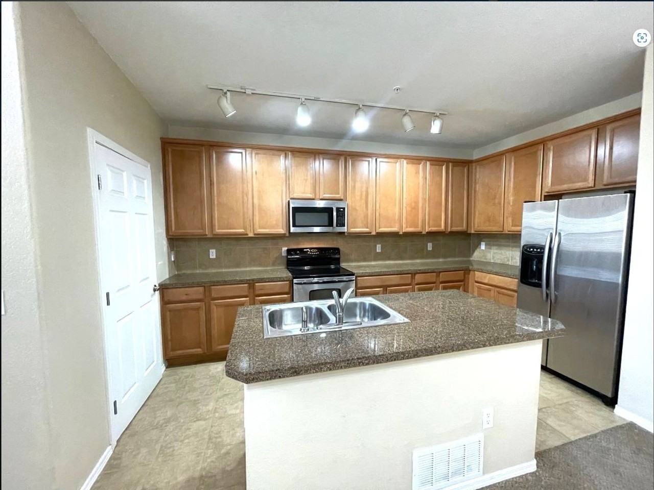 8440 Canyon Rim Trl #3 - Photo 5 of 33