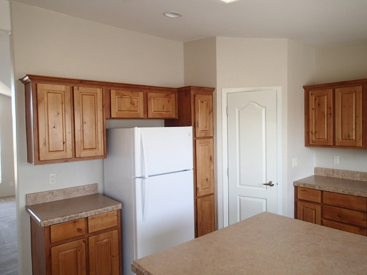 337 W Oak St - Photo 3 of 21