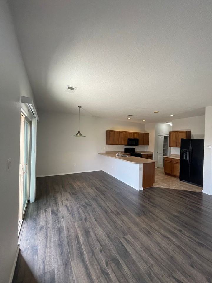 1813 Cortina Loop Se - Photo 4 of 23