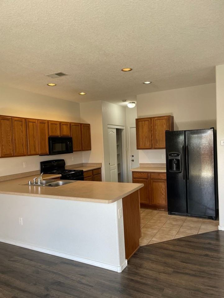 1813 Cortina Loop Se - Photo 5 of 23