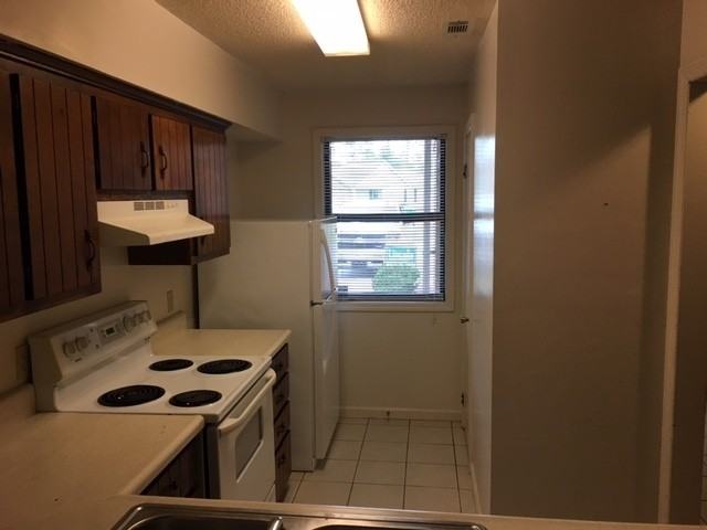 2726 Tyndall Dr - Photo 3 of 7