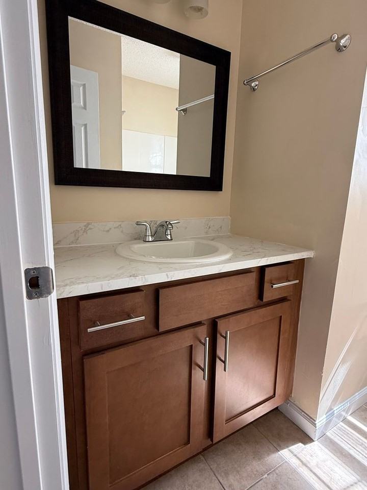 4071 Chadwyck Dr - Photo 2 of 11