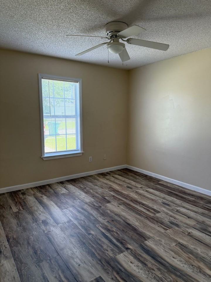 4071 Chadwyck Dr - Photo 4 of 11