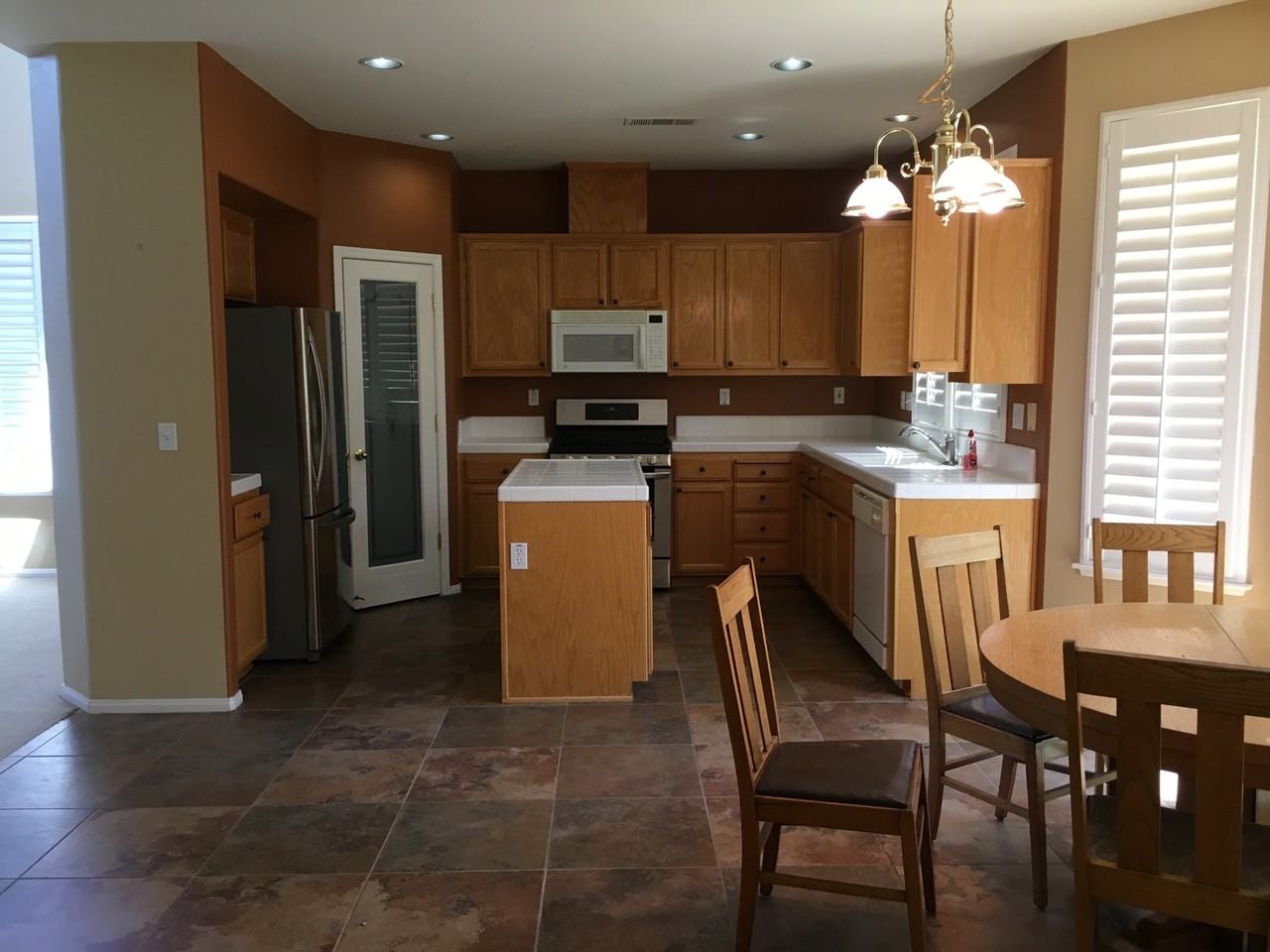 1128 Atherton Dr - Photo 3 of 14