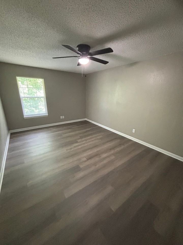 1031 S Brookside Ave - Photo 5 of 8