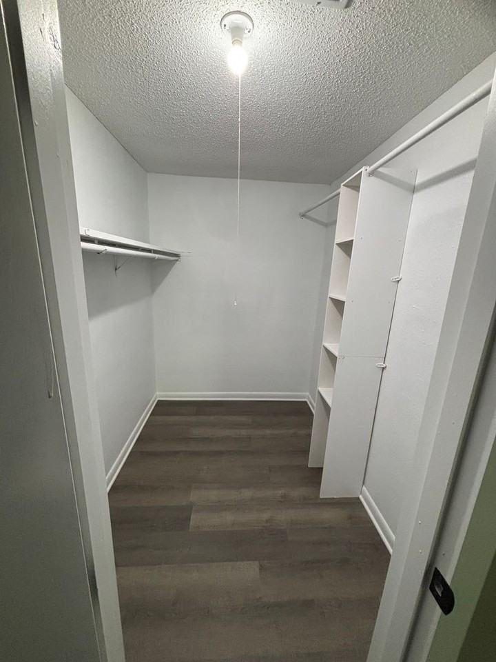 1031 S Brookside Ave - Photo 6 of 8