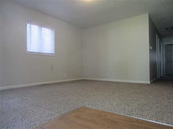 2617 Woodrow Ave - Photo 2 of 14