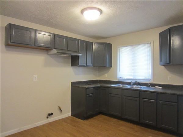 2617 Woodrow Ave - Photo 3 of 14