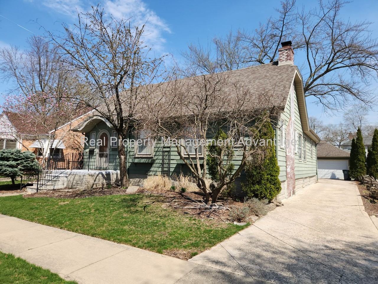 3036 Royal Ave - Photo 2 of 31