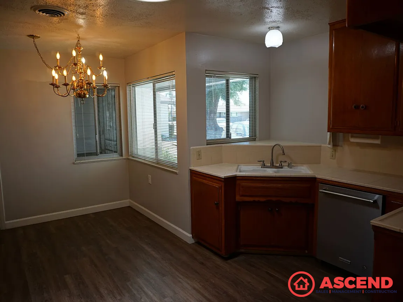 722 Salem St - Photo 5 of 13