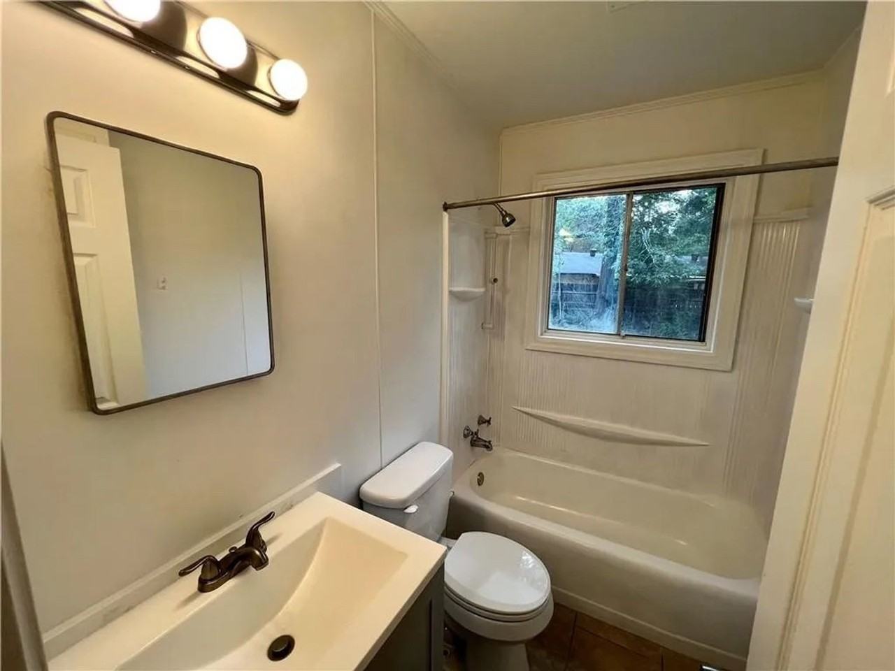 4118 Seabreeze Rd N - Photo 5 of 12