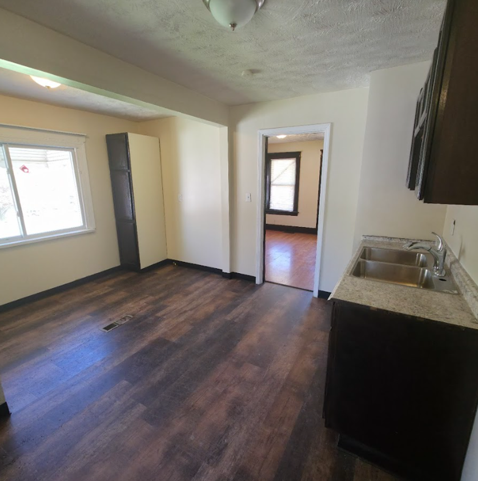 14409 Elm St - Photo 3 of 16
