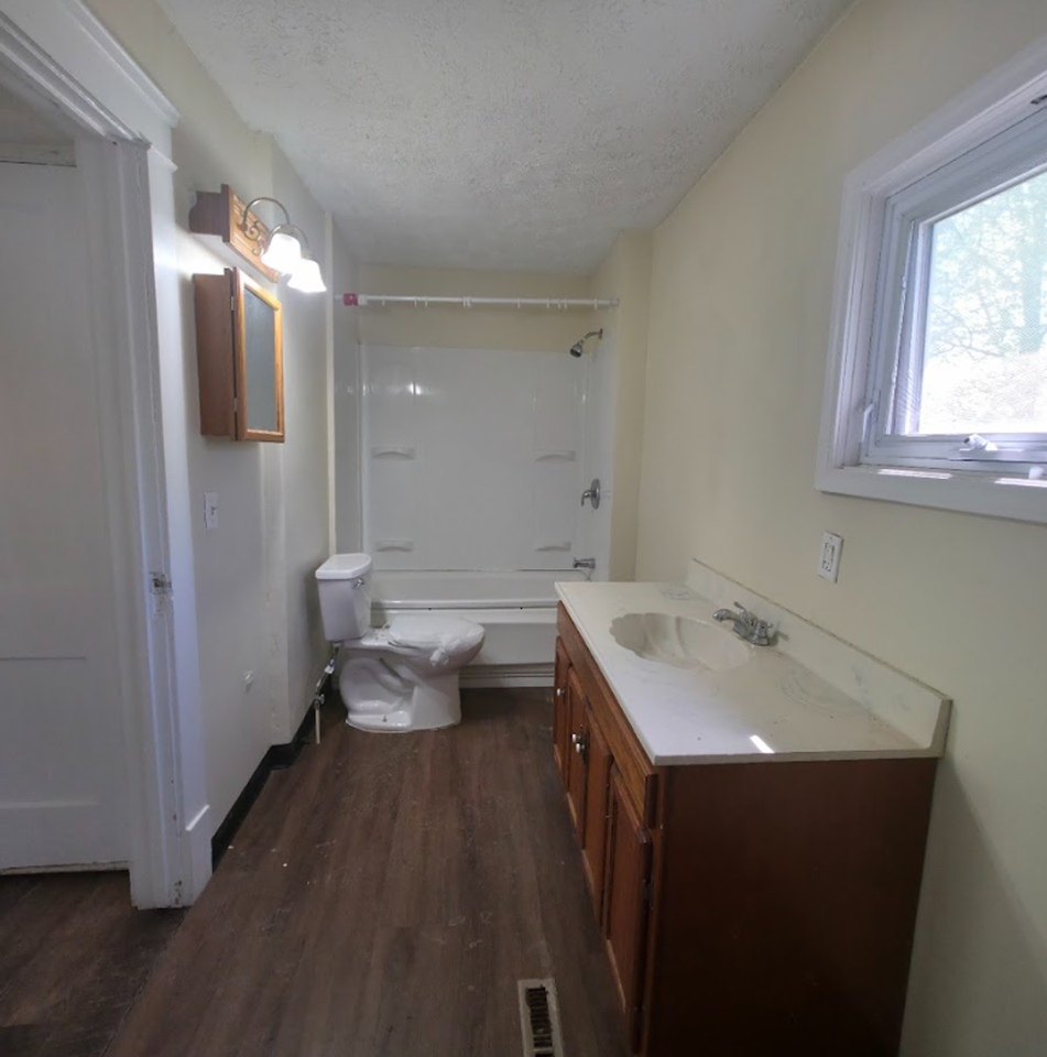 14409 Elm St - Photo 6 of 16