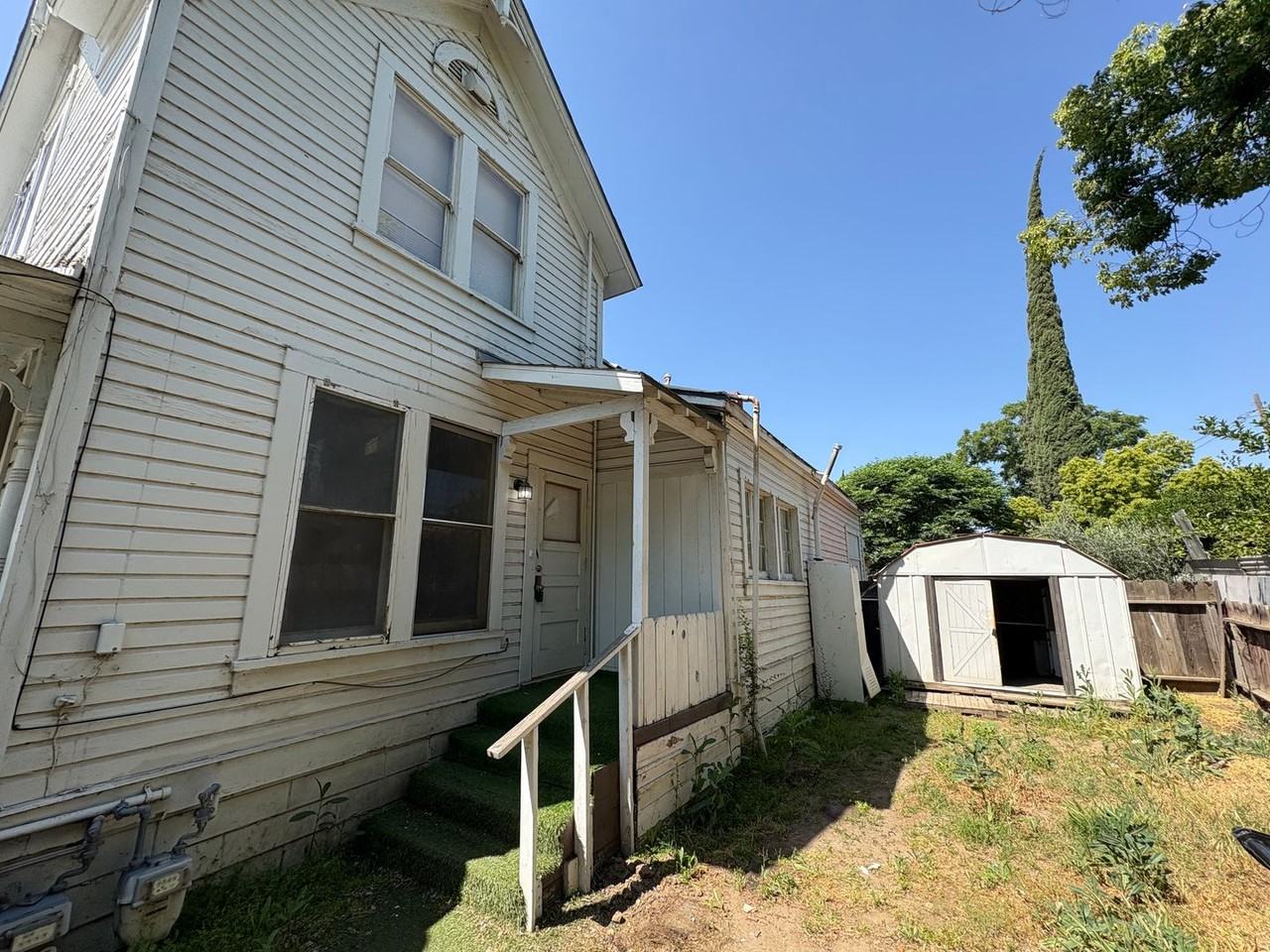 467 1/2 N Alta Ave - Photo 2 of 17