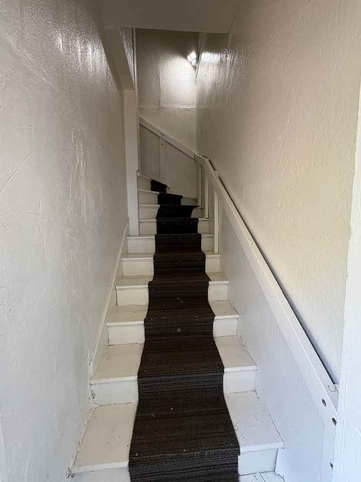 467 1/2 N Alta Ave - Photo 3 of 17