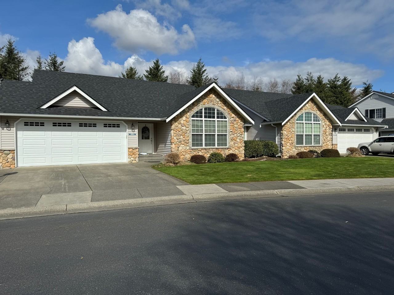 2225 James Circle Duplex - Photo 2 of 11