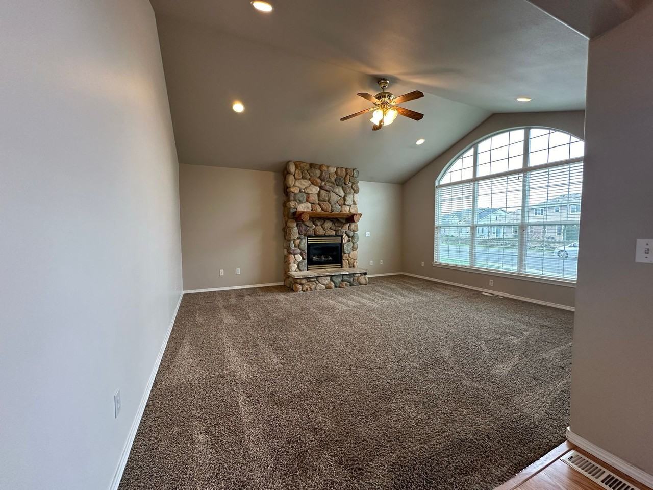 2225 James Circle Duplex - Photo 5 of 11