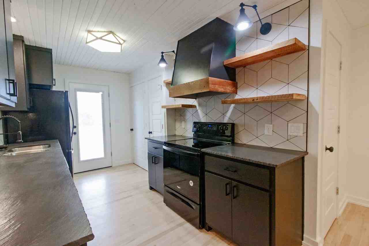400 W Poplar St - Photo 3 of 27