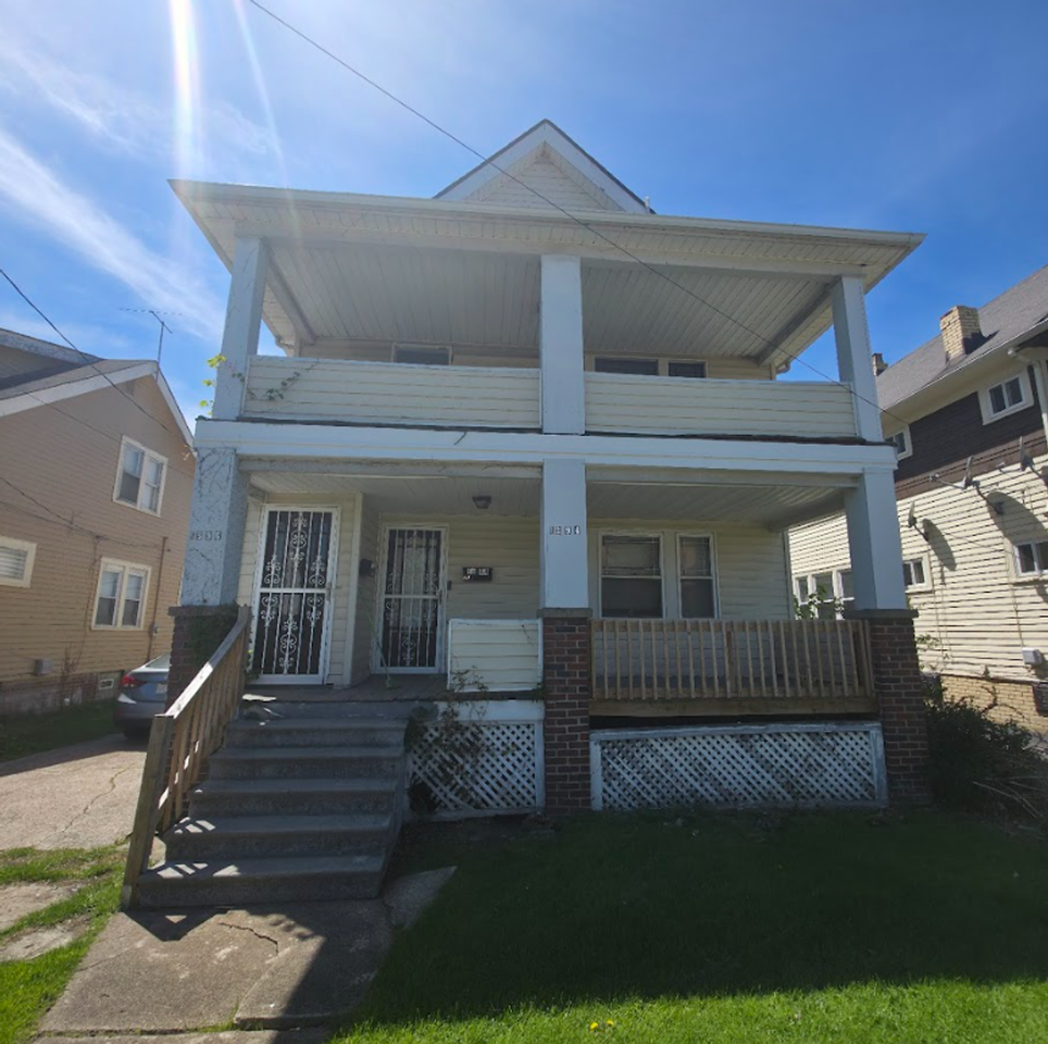 1394 Larchmont Rd - Photo 2 of 22