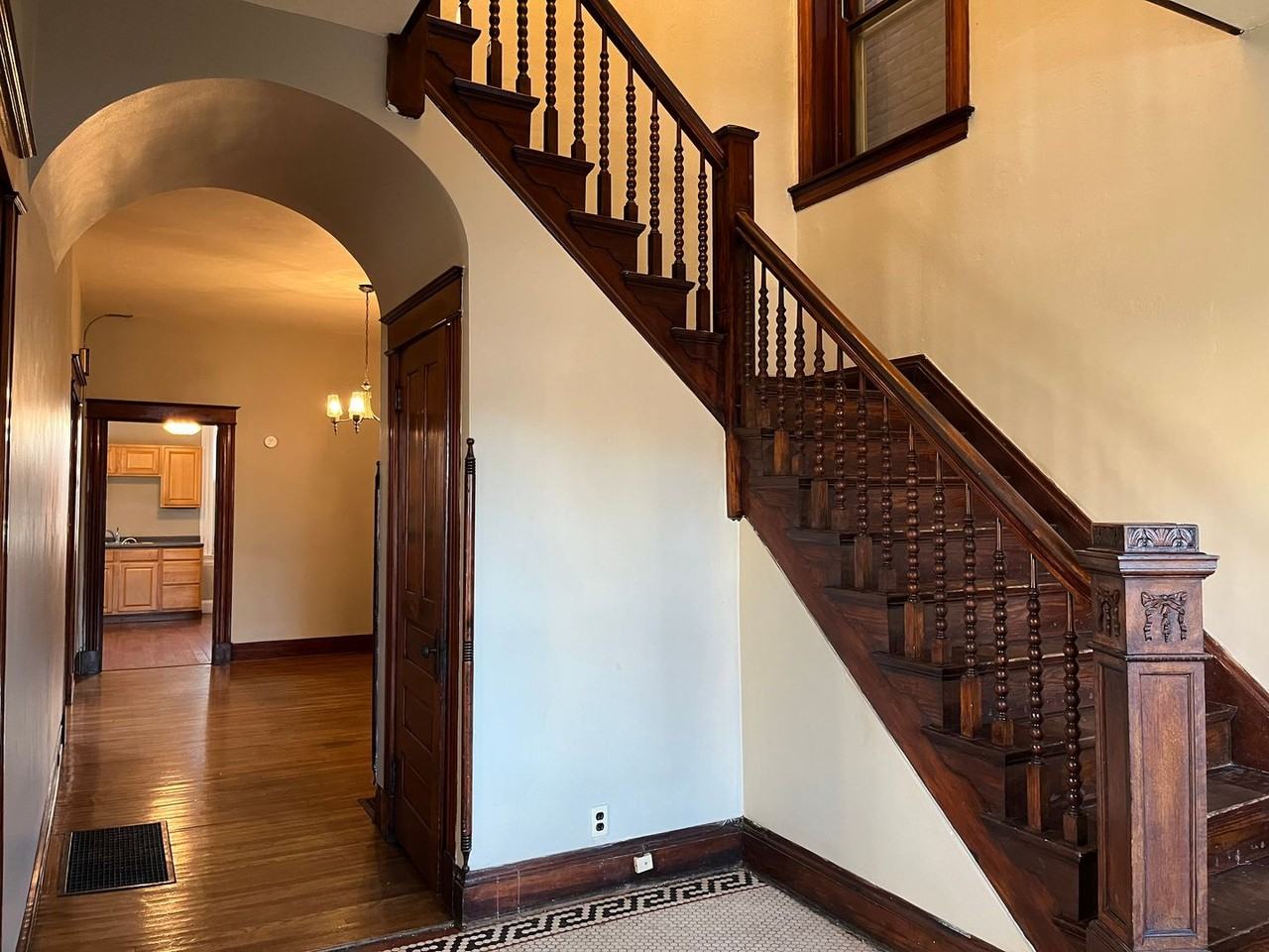 2102 Maryland Ave - Photo 3 of 38