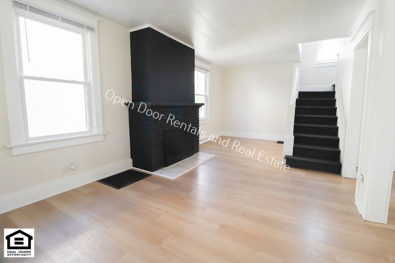 922 Drexel Ave - Photo 3 of 13
