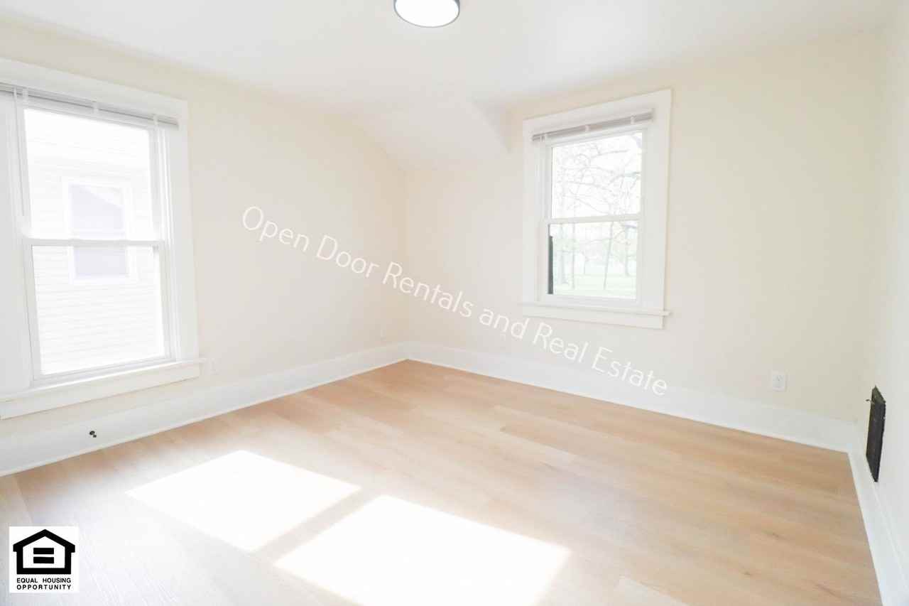 922 Drexel Ave - Photo 6 of 13