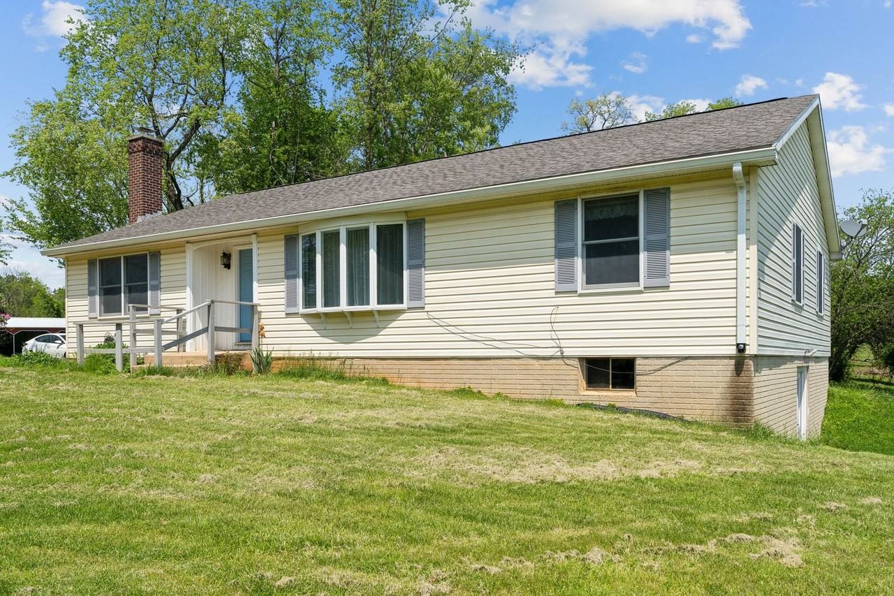 13098 Picnic Woods Rd - Photo 2 of 35