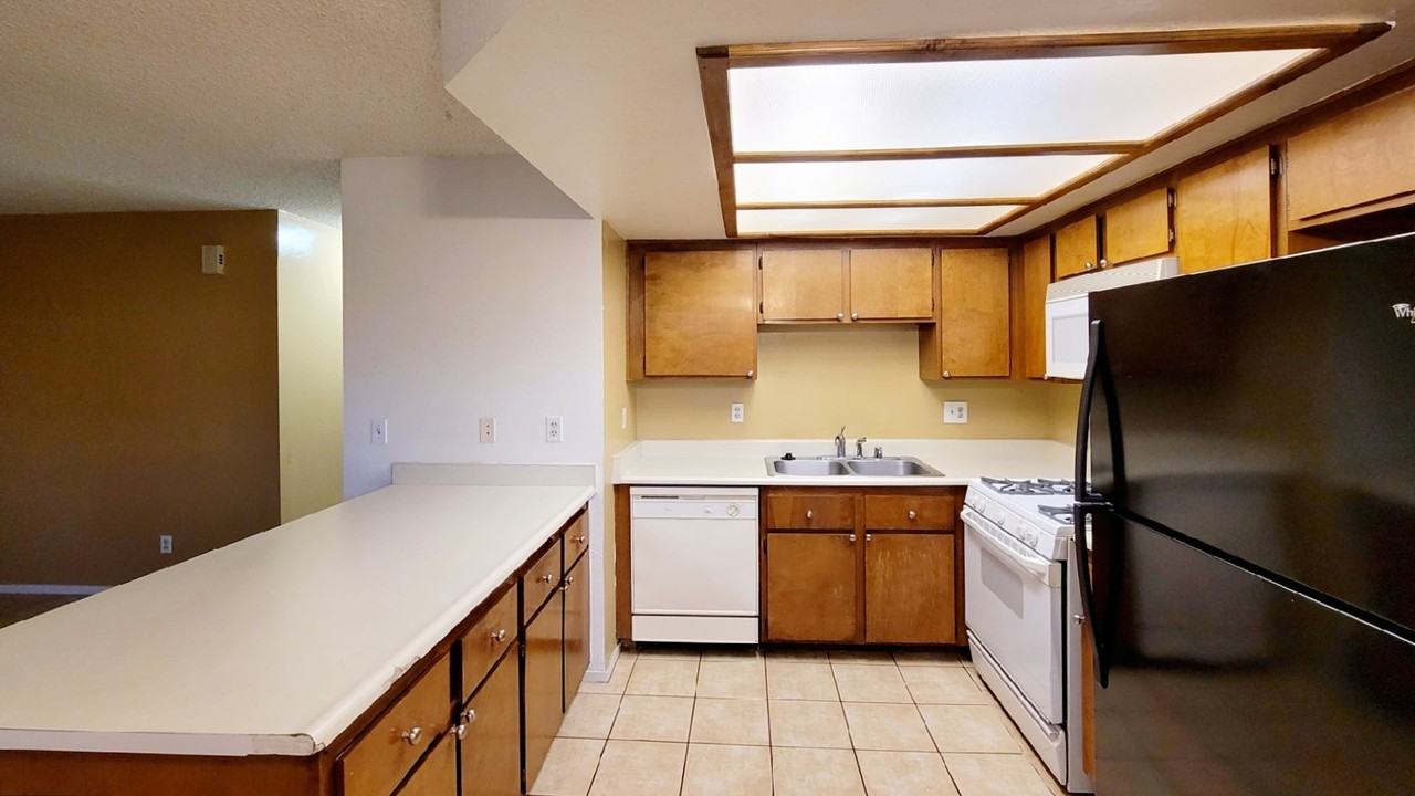 825 Rock Springs Dr - Photo 5 of 16