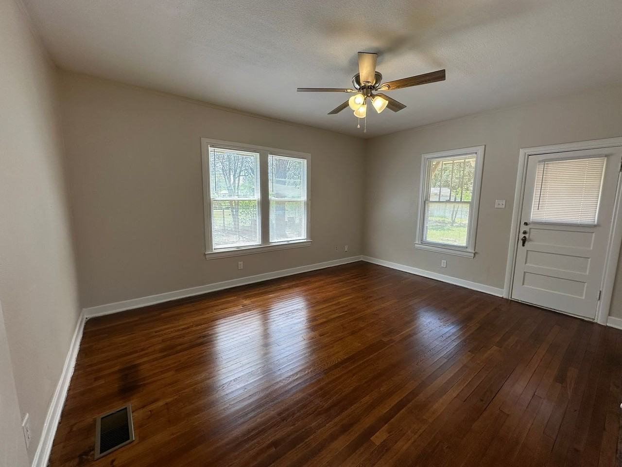 736 Mulberry St - Photo 3 of 12