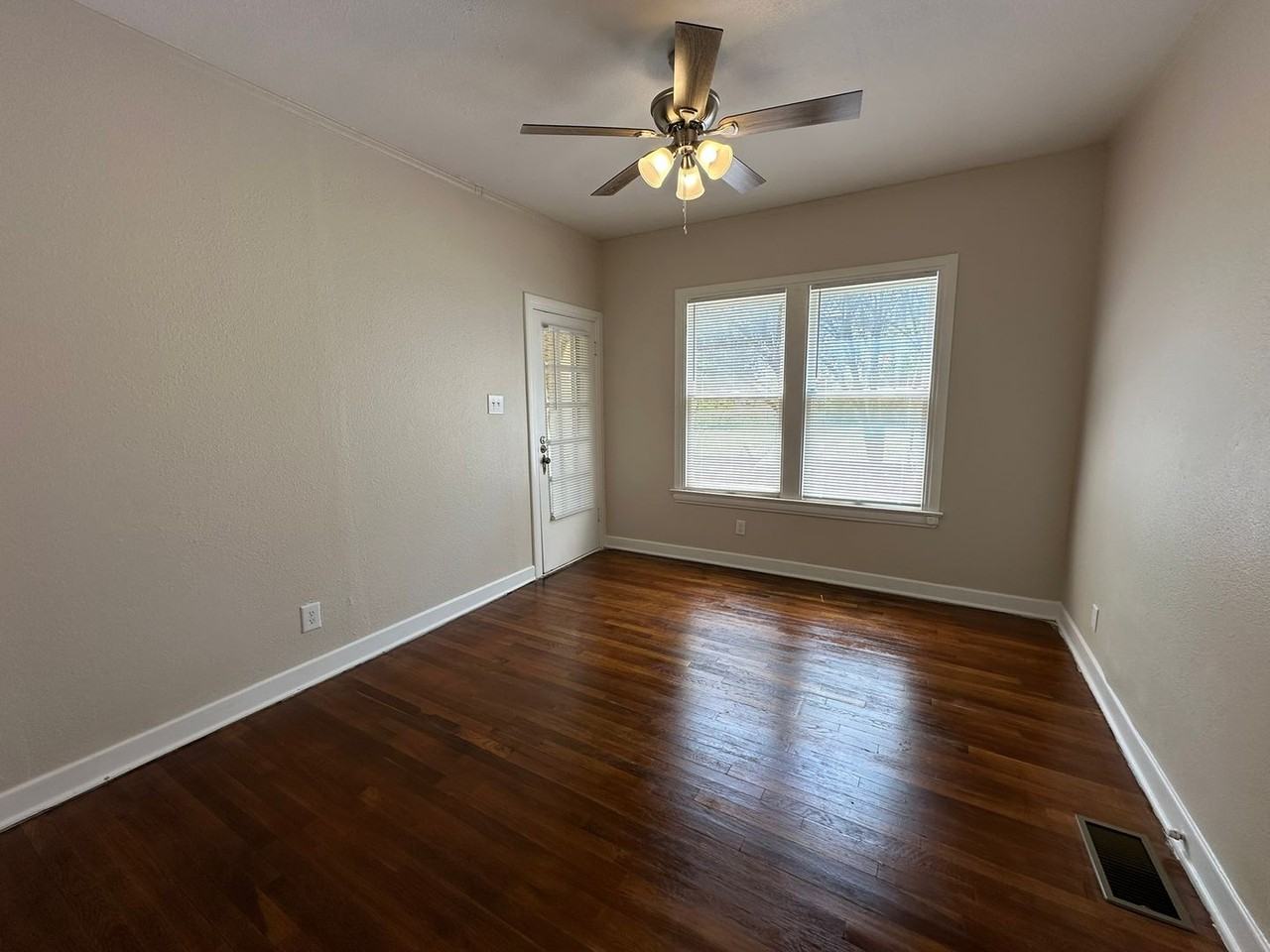 736 Mulberry St - Photo 4 of 12