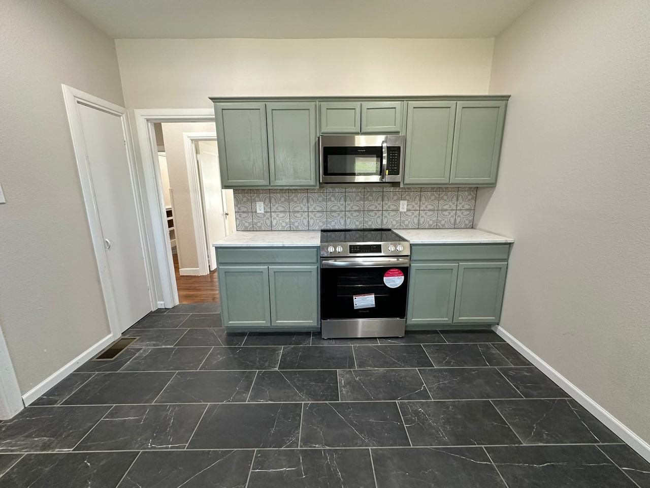 736 Mulberry St - Photo 7 of 12
