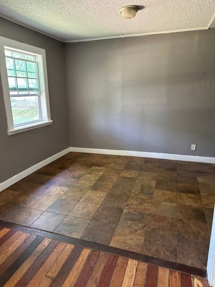 608 Hardin St - Photo 3 of 8